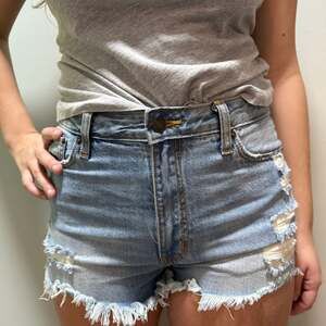 Abercrombie & Fitch Women's High Rise Mom Shorts Distressed Denim Size 6